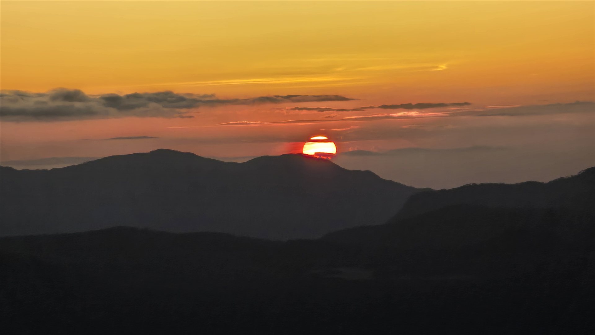 Adams Peak Sonnenaufgang über den Bergen, Sri Lanka